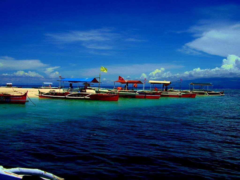 Somewhere Else Boutique Resort Mambajao Exterior photo